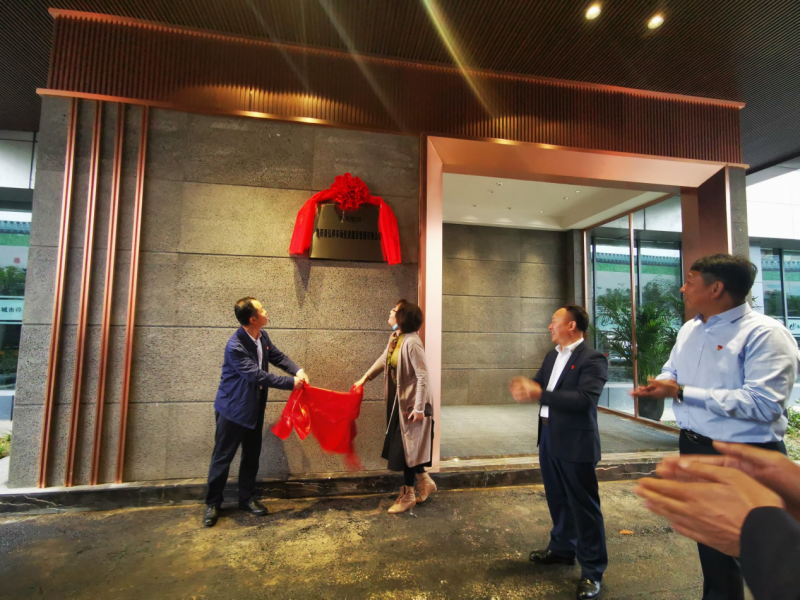 新起點(diǎn) 新征程 新要求 ——市國(guó)資委黨委書記、主任苗惠芳，市城管局黨組書記、局長(zhǎng)易勛指導(dǎo)城市停車建設(shè)工作